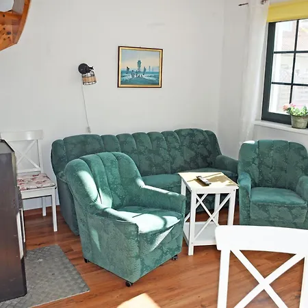 Ruhig Gelegenes Ferienhaus Mit Kamin Und Terasse Altenkirchen (Mecklenburg-Vorpommern)