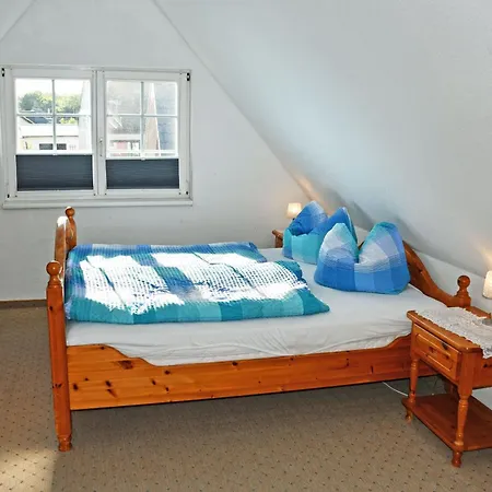 Ruhig Gelegenes Ferienhaus Mit Kamin Und Terasse Altenkirchen (Mecklenburg-Vorpommern)