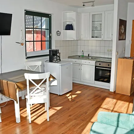 Ruhig Gelegenes Mit Kamin Und Terasse