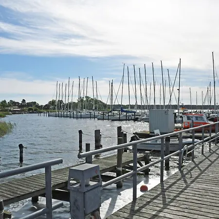 Ruhig Gelegenes Ferienhaus Mit Kamin Und Terasse Altenkirchen (Mecklenburg-Vorpommern)
